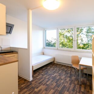 Möbliertes Wohnheimzimmer für Studierende
