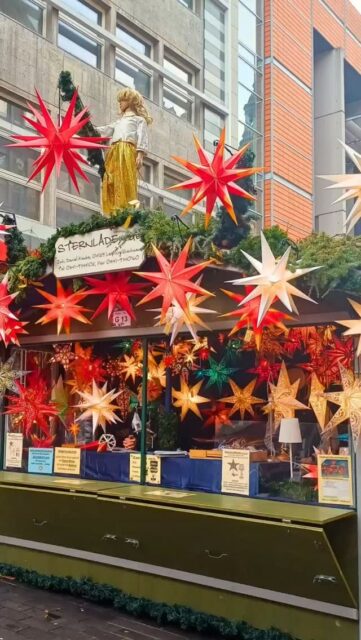 🎄🧣Die Weihnachtsmarkt-Saison ist gestartet! Übrigens, bei uns wird es auch bald weihnachtlich. Stay tuned.#studentenwerkleipzig #weihnachtsmarkt #weihnachtsmarktleipzig #studiereninleipzig