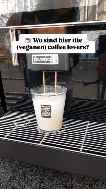 Lust auf Hafer-Cappucchino? ☕️ Anytime in unseren Cafeterien der großen Mensen. 👉 Denn in allen großen Mensen gibt es Kaffeespezialitätenmaschinen mit Haferbarista (ohne Aufpreis). 💯#coffeelovers #veganuary2026 #studentenwerkleipzig