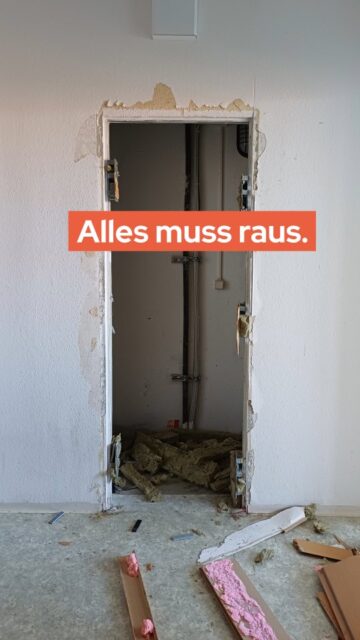 Würdest du hier noch einziehen? 👀Bis letzte Woche haben hier noch Studis gewohnt – jetzt heißt es: Alles raus. 🚛Die Philipp-Rosenthal-Straße 29 wird bis September 2026 komplett modernisiert. 👷‍♀️🏗️Bis dahin nehmen wir euch mit – vom leeren Zimmer bis zum Wohnheim-Glow-up. 🔨✨🚧 🚧 🚧Die Sanierung ist Teil des Bundesförderprogramms „Junges Wohnen“. Darüber erhalten wir insgesamt 15,6 Millionen Euro, um vier Studentenwohnheime zu modernisieren und bezahlbaren Wohnraum zu sichern. 🏡✨#StudentenwerkLeipzig #StudierenInLeipzig #BaustellenRomantik #BaustellenUpdate #Studentenwohnheim