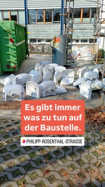 Es gibt immer was zu tun. 🪝👷‍♂️ Die Baustelle der Philipp-Rosenthal-Straße 29 steht nicht still. Update coming soon ⏳️🚧🚧🚧Die Sanierung ist Teil des Bundesförderprogramms „Junges Wohnen“. Darüber erhalten wir insgesamt 15,6 Millionen Euro, um vier Studentenwohnheime zu modernisieren und bezahlbaren Wohnraum zu sichern. 🏡✨#StudentenwerkLeipzig #StudierenInLeipzig #BaustellenRomantik #BaustellenUpdate #Studentenwohnheim