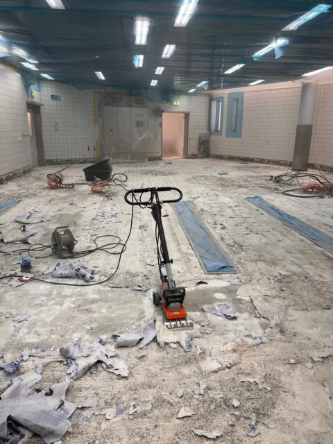 Baustellen dump 🏗 Zur Feier der abgeschlossenen Bauarbeiten blicken wir nochmal auf die Anfänge zurück & möchten uns bei allen fleißigen Arbeiter:innen bedanken, dank deren Einsatz wir wieder mensen können ✨️ DANKEEEE#MensaAmPark #mensen #Mensa #StudentenwerkLeipzig
